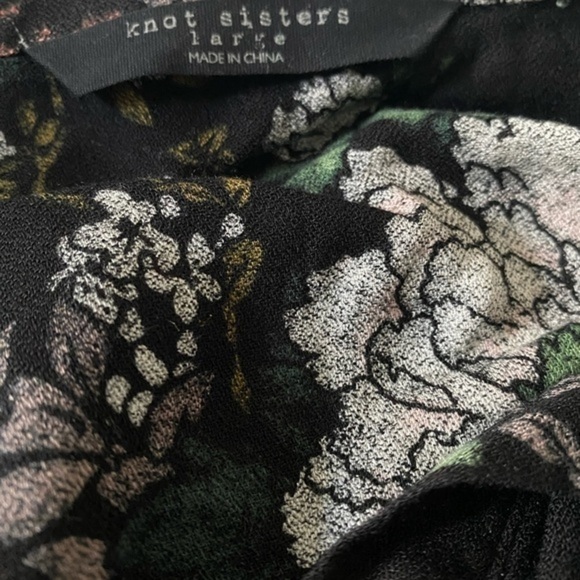 Knit sisters black floral button down shirt - Picture 3 of 4
